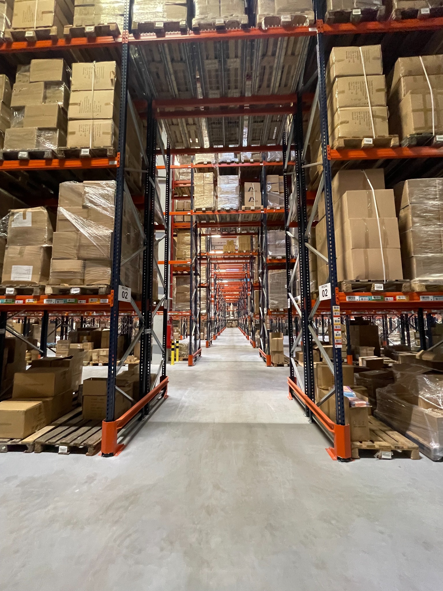 Obsługa paletowa B2B w magazynie Eurocommerce